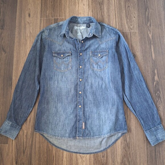 💙 Wrangler Retro Denim Jeans Snap Buttons Shirt Size M/L Western Country Cowgir - Picture 1 of 8